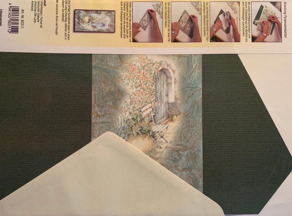 3D Pyramidenkarten-Set Garten mit Holztüre